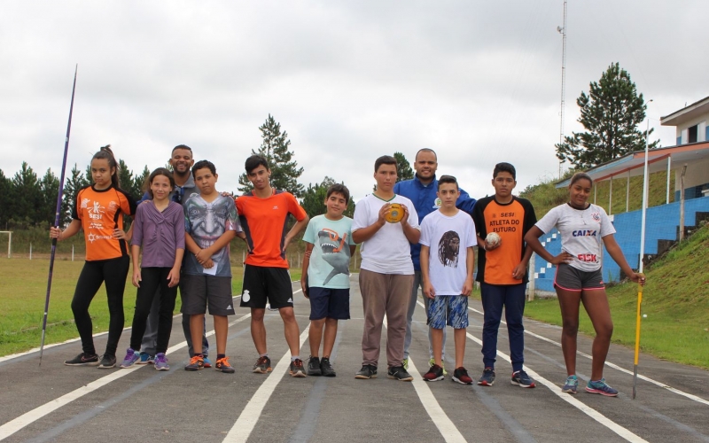 Atletismo traz benefícios para crianças e jovens