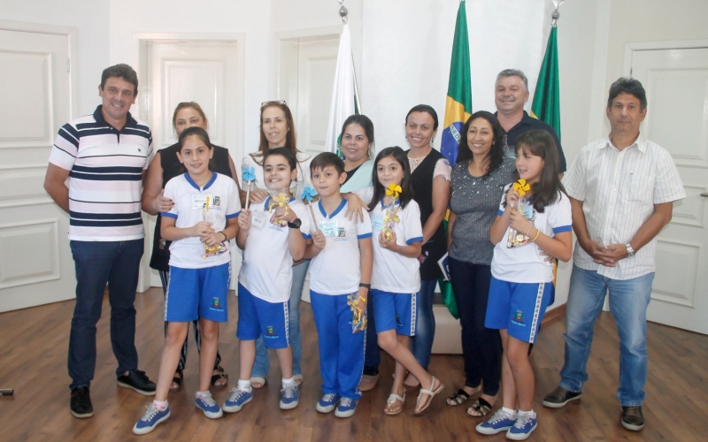 Alunos dão exemplo de cidadania em projeto de trânsito