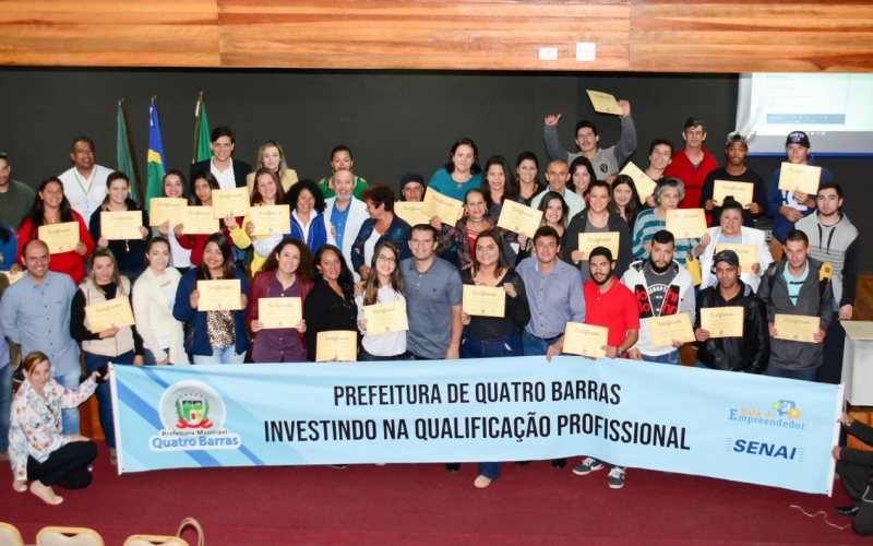  Quatro Barras investe em capacitação para o mercado de trabalho