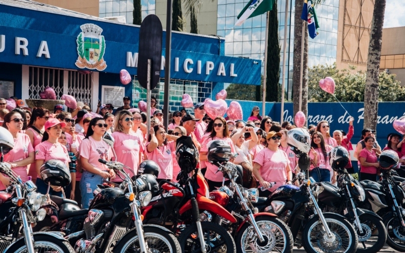 Caminhada “Um Toque pela Vida” encerra o Outubro Rosa, em Quatro Barras, com a participação de quase 200 pessoas